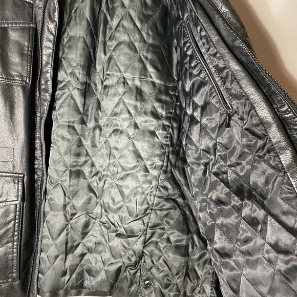 Men’s Dockers Vegan Black Leather L 
Motorcycle Inspired Jacket 
Lots of pockets - Picture 5 of 11